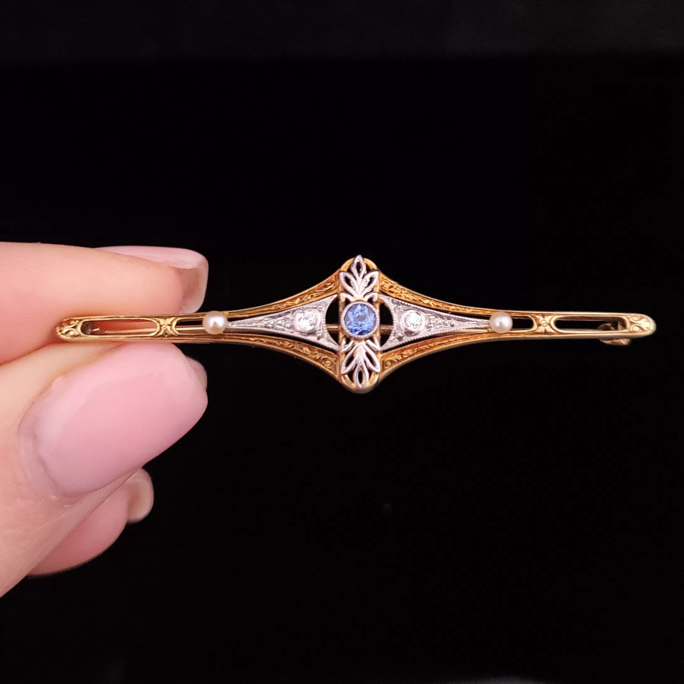 Mandeville - Art Deco HAGERSTROM & CHAPMAN CO Diamond Sapphire 14k Gold Brooch